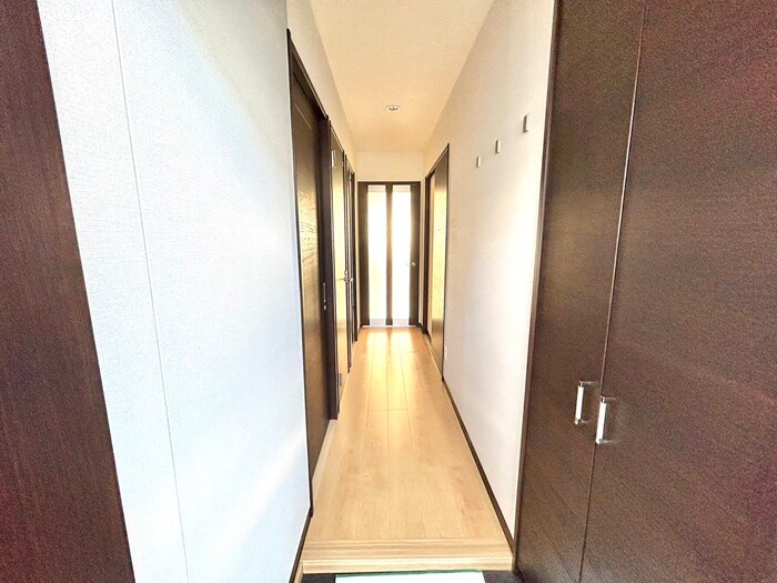 物件内観写真18　(廊下)
