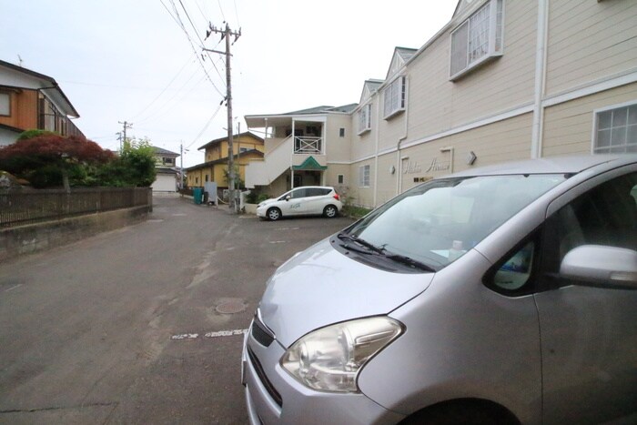 物件外観写真2　(駐車場)