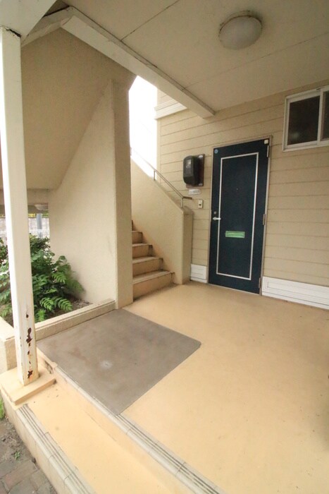 物件外観写真4　(エントランス部分)