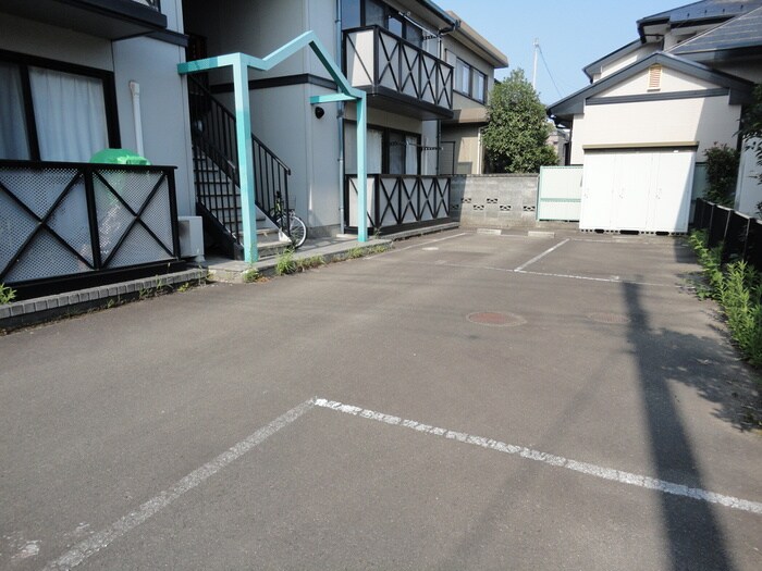 物件外観写真4　(駐車場)
