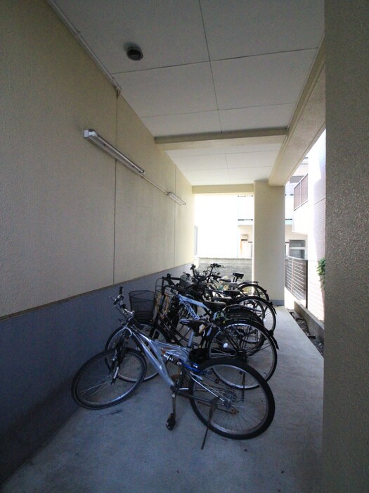 物件外観写真6　(駐輪場)