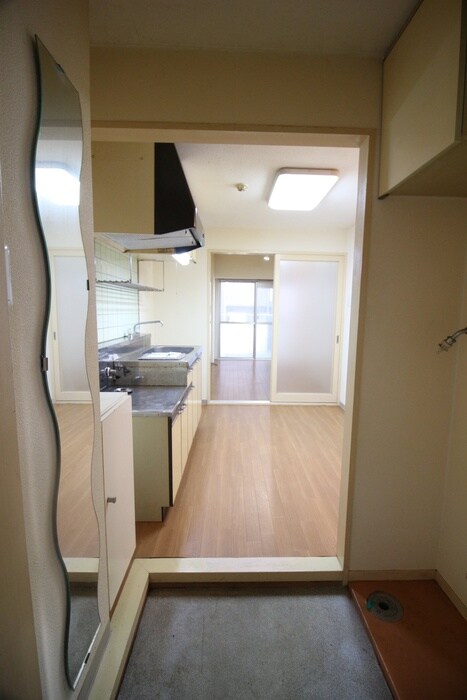 物件内観写真16　(玄関)