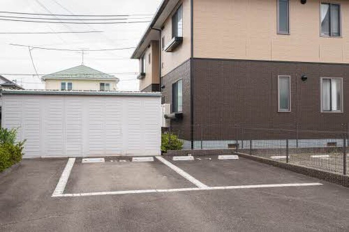 物件外観写真2　(駐車場)