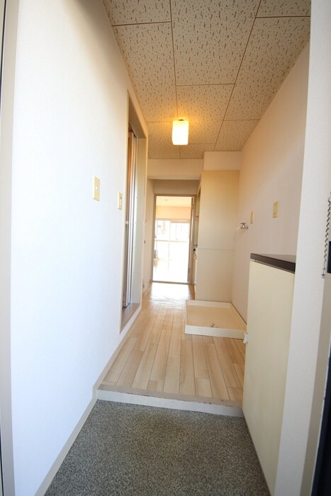 物件内観写真14　(玄関)