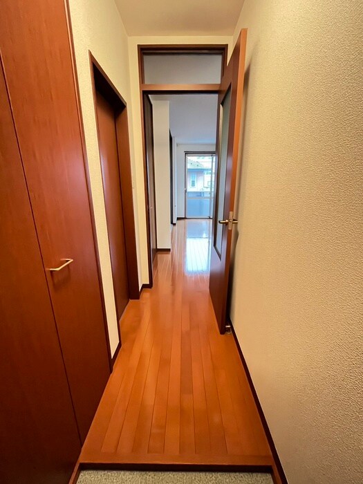 物件内観写真16　(廊下)