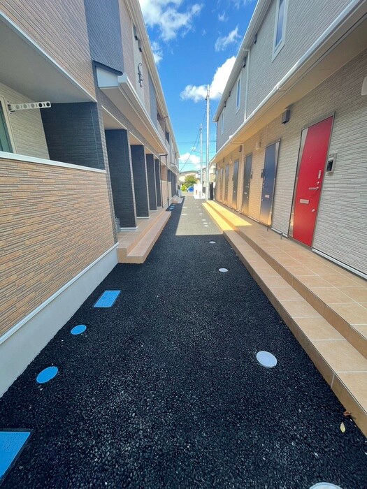 物件外観写真6　(エントランス部分)