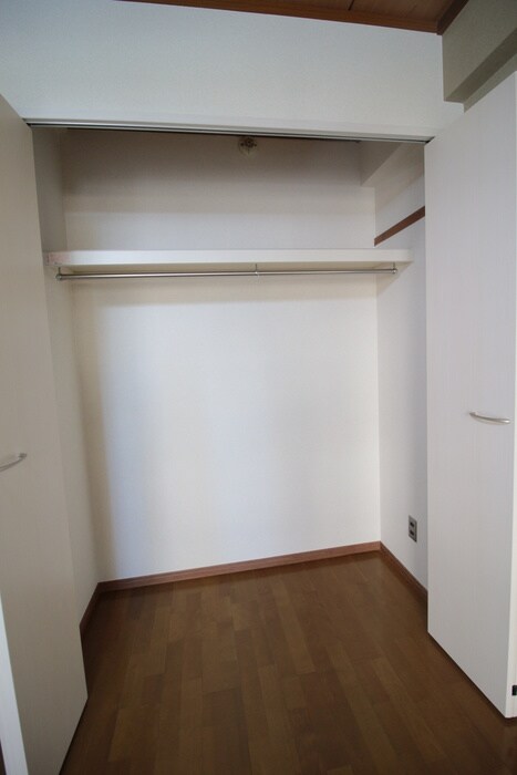 物件内観写真16　(収納)