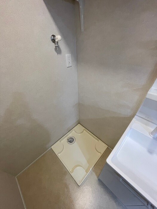 物件内観写真16　(洗濯機置場)