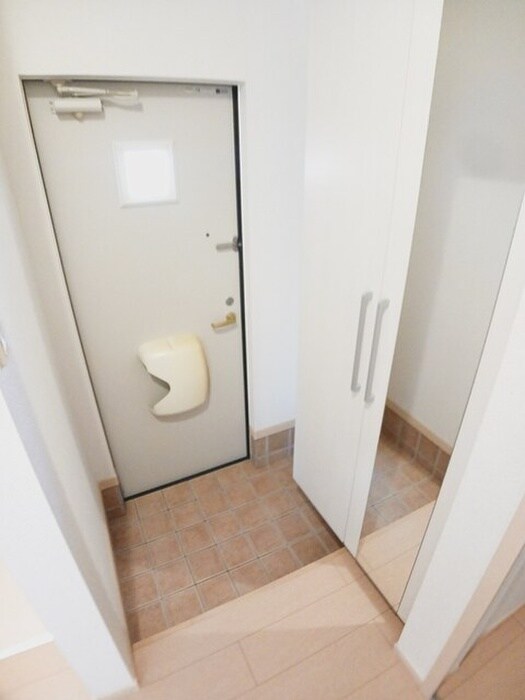 物件内観写真10　(玄関)