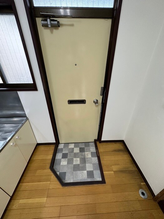 物件内観写真12　(玄関)