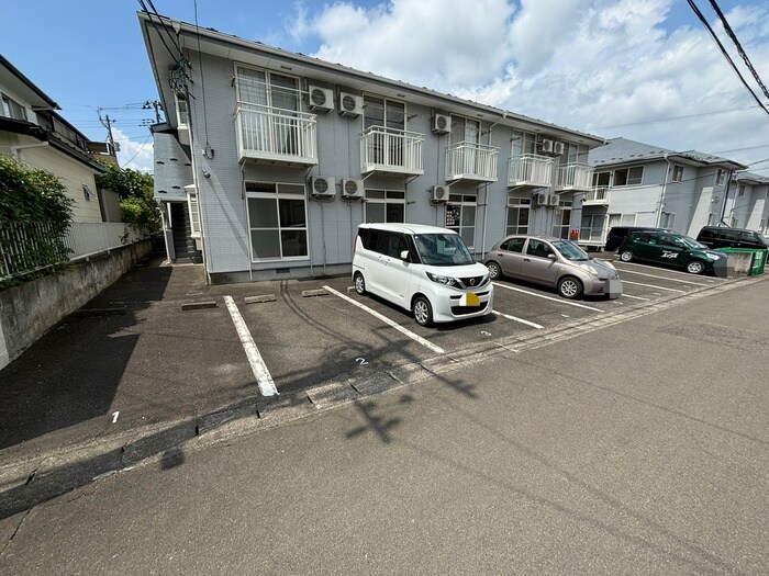 物件外観写真3　(駐車場)