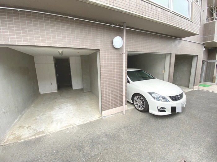 物件外観写真5　(駐車場)