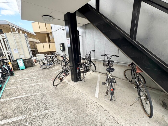 物件外観写真4　(駐輪場)