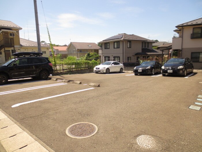 物件外観写真3　(駐車場)