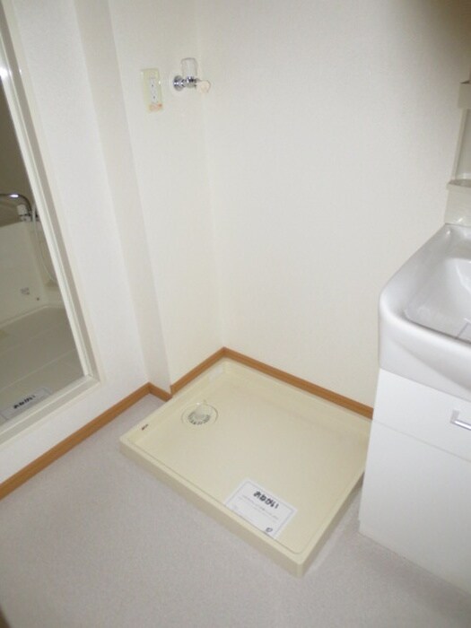 物件内観写真14　(洗濯機置場)