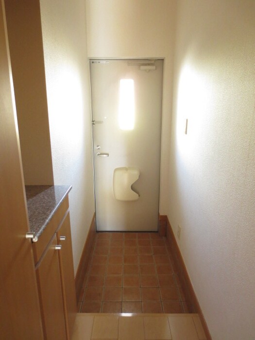 物件内観写真16　(玄関)