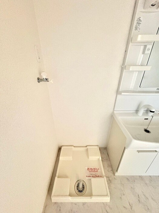 物件内観写真16　(洗濯機置場)