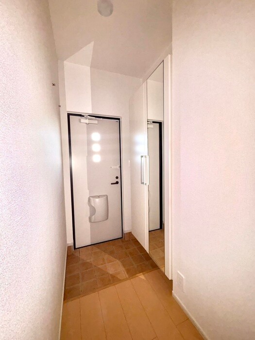 物件内観写真18　(玄関)