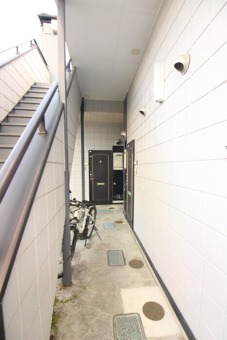 物件外観写真2　(エントランス部分)