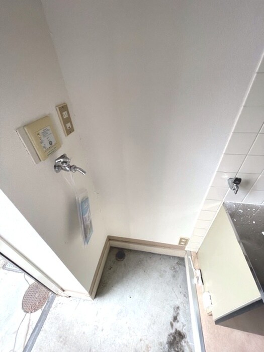 物件内観写真12　(洗濯機置場)
