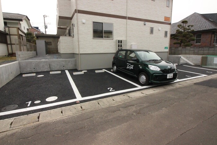 物件外観写真6　(駐車場)