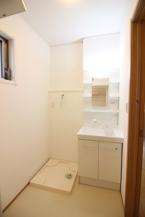 物件内観写真12　(洗濯機置場)