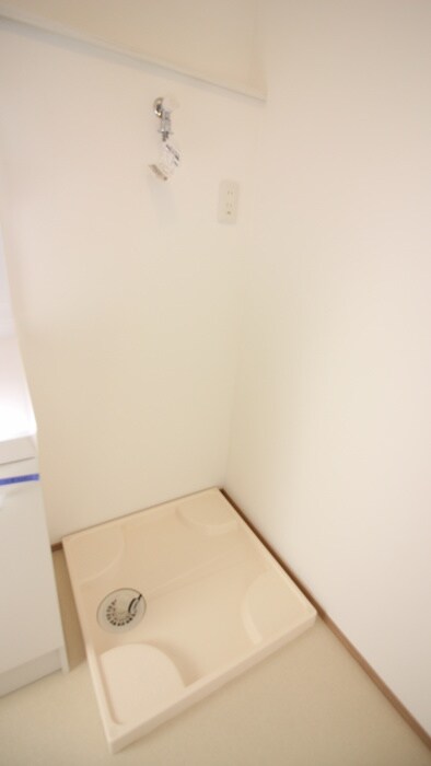 物件内観写真12　(洗濯機置場)