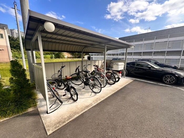 物件外観写真3　(駐輪場)