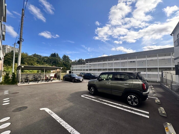 物件外観写真5　(駐車場)