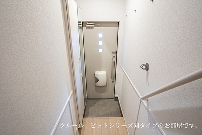 物件内観写真13　(玄関)