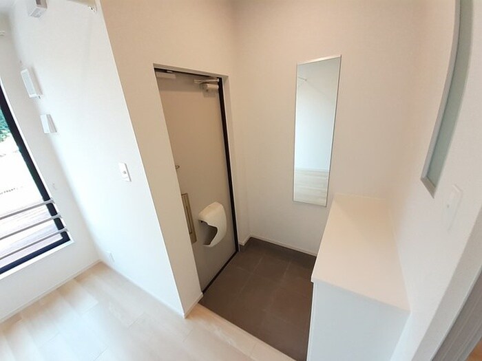 物件内観写真14　(玄関)