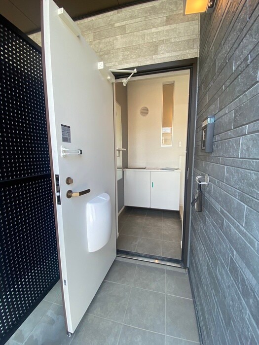 物件内観写真12　(玄関)