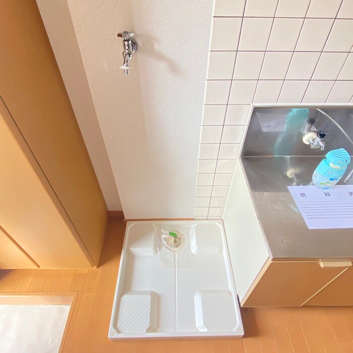 物件内観写真16　(洗濯機置場)