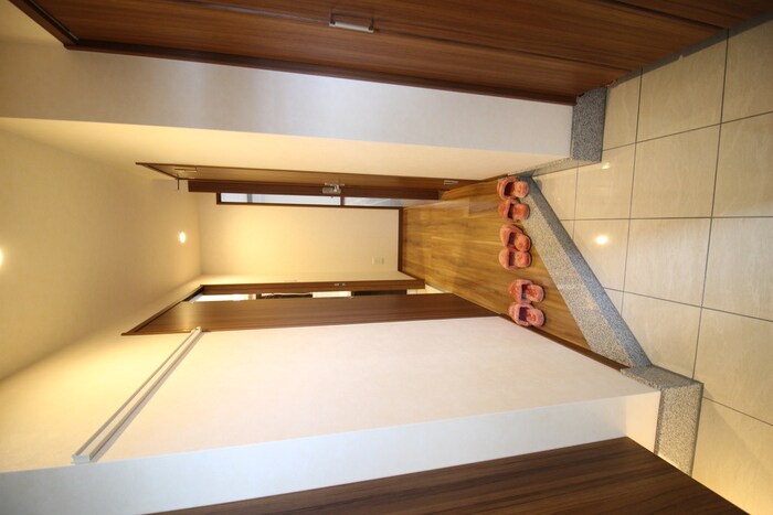 物件内観写真7　(玄関)