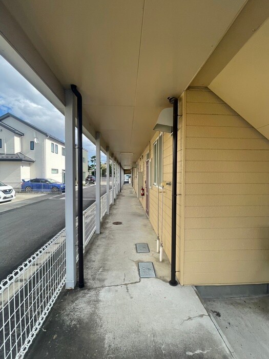 物件外観写真3　(エントランス部分)