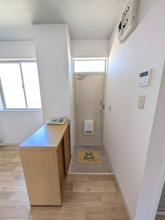 物件内観写真16　(玄関)