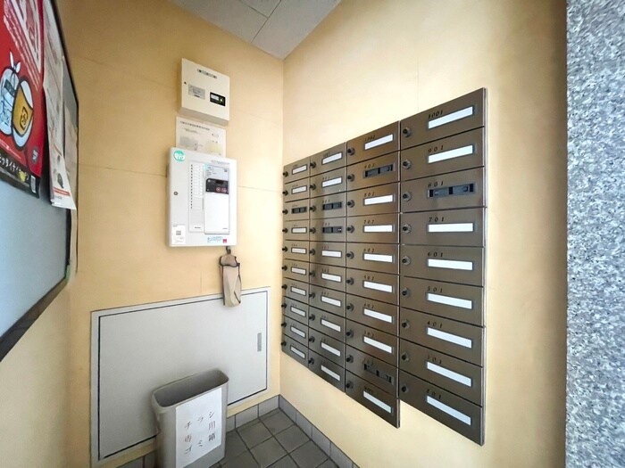 物件外観写真3　(エントランス部分)