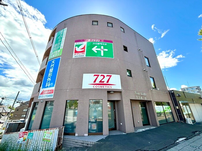 物件外観写真2　(エントランス部分)