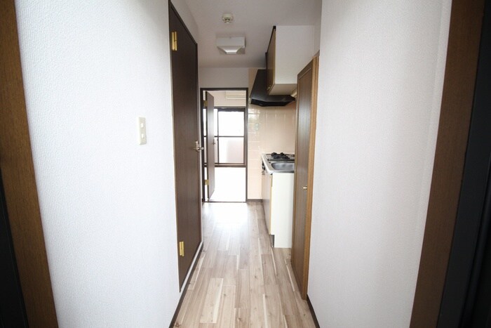 物件内観写真11　(廊下)