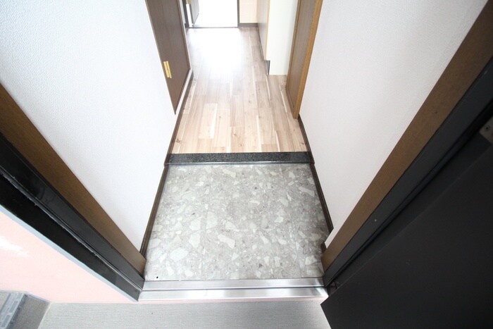 物件内観写真13　(玄関)