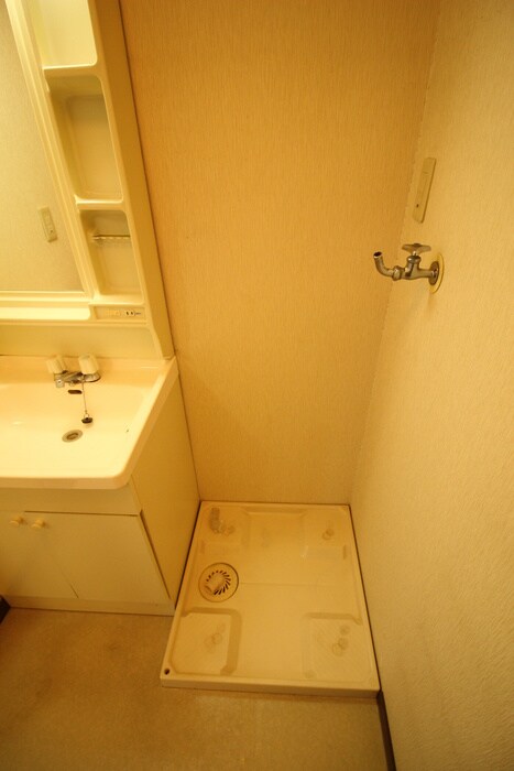 物件内観写真15　(洗濯機置場)