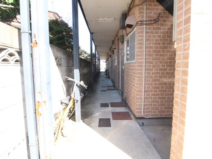 物件外観写真4　(エントランス部分)