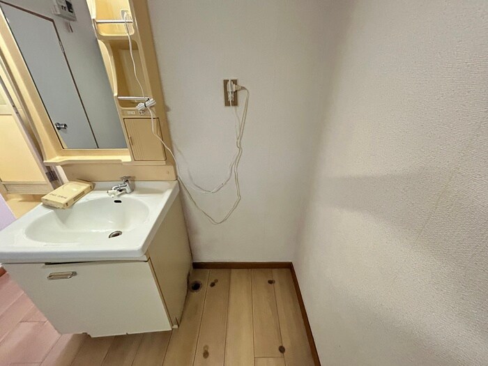 物件内観写真14　(洗濯機置場)