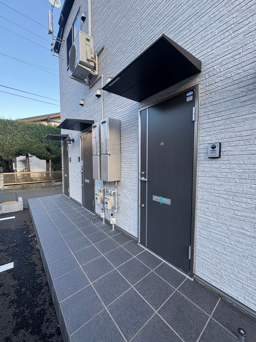 物件外観写真3　(エントランス部分)