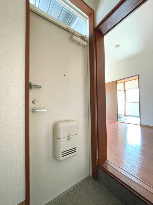 物件内観写真18　(玄関)