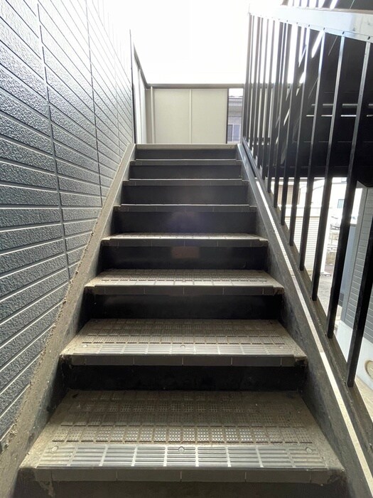 物件外観写真6　(エントランス部分)