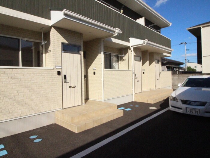 物件外観写真5　(エントランス部分)