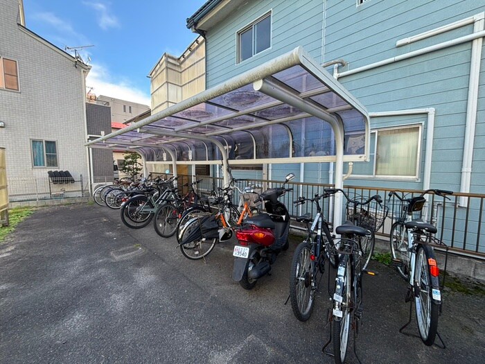 物件外観写真5　(駐輪場)