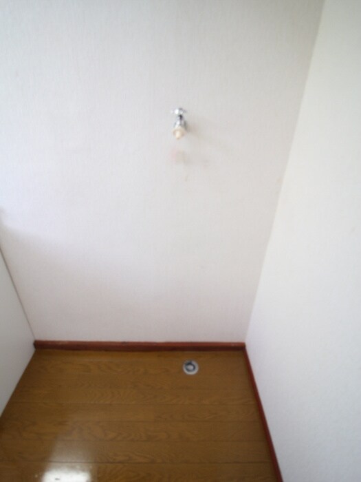 物件内観写真14　(洗濯機置場)