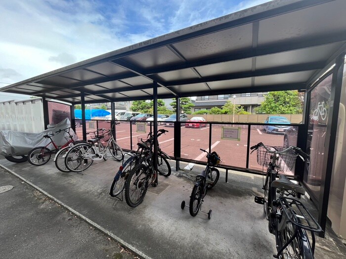 物件外観写真5　(駐輪場)